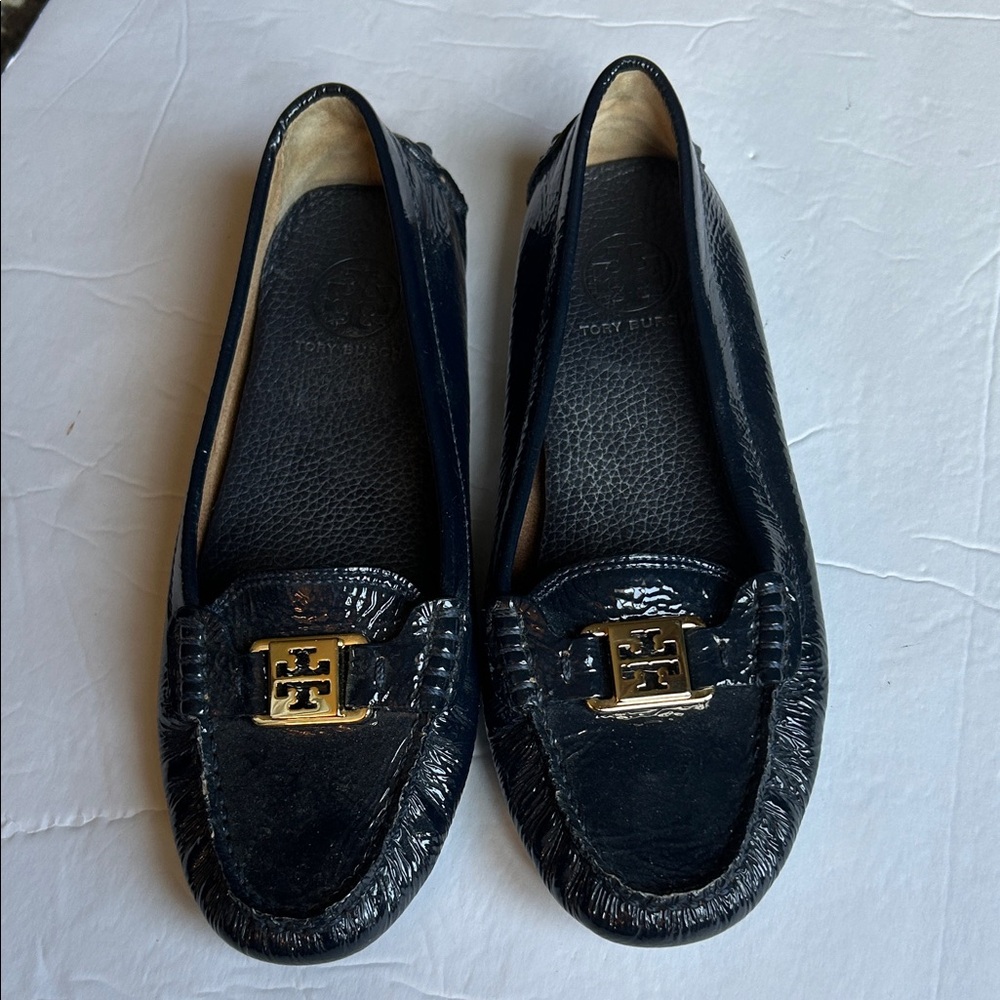 Tory Burch Navy Blue patent leather Loafers with Gold Logo. Never worn. Size 8.5